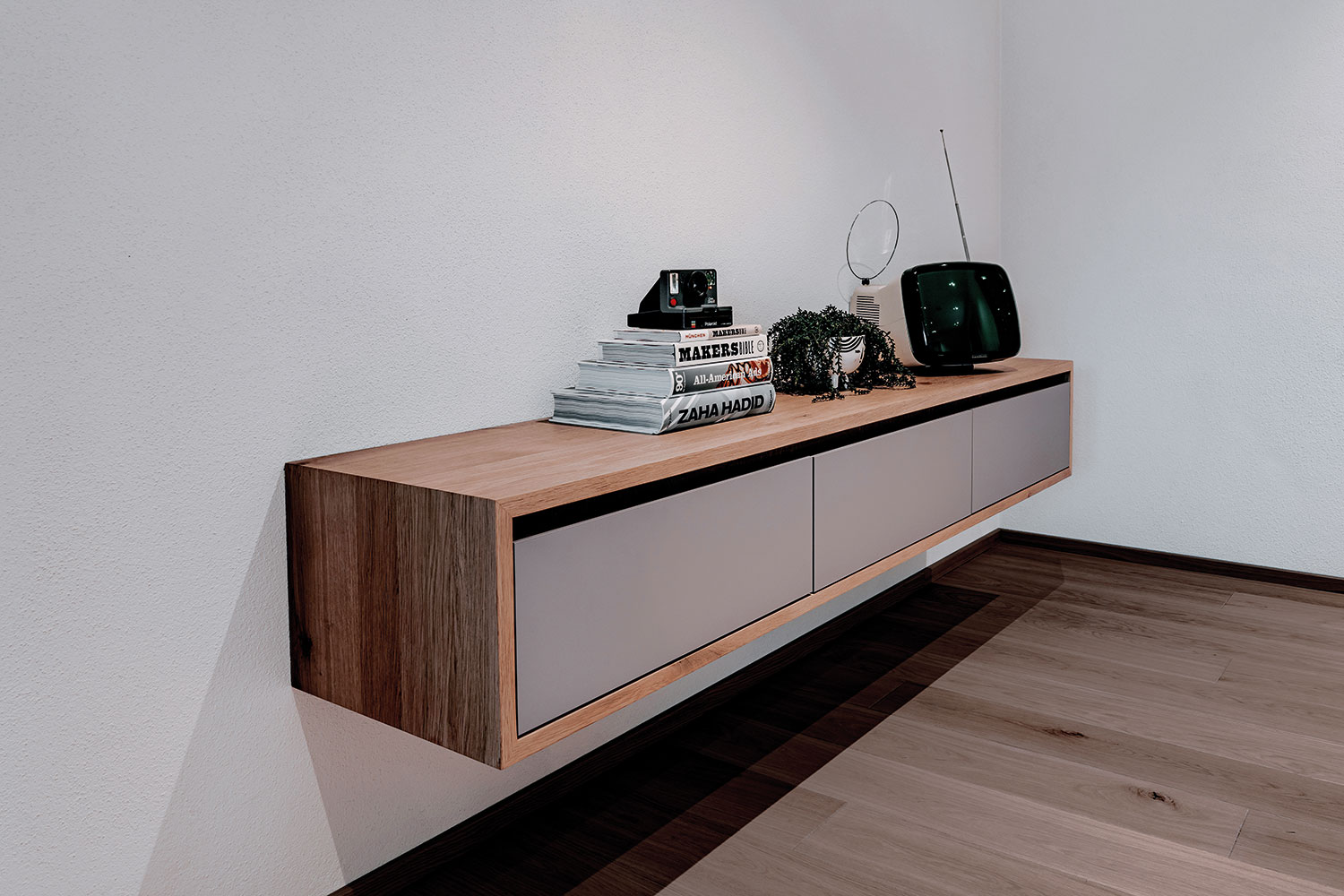 Sideboard mit Piton-Oberfläche